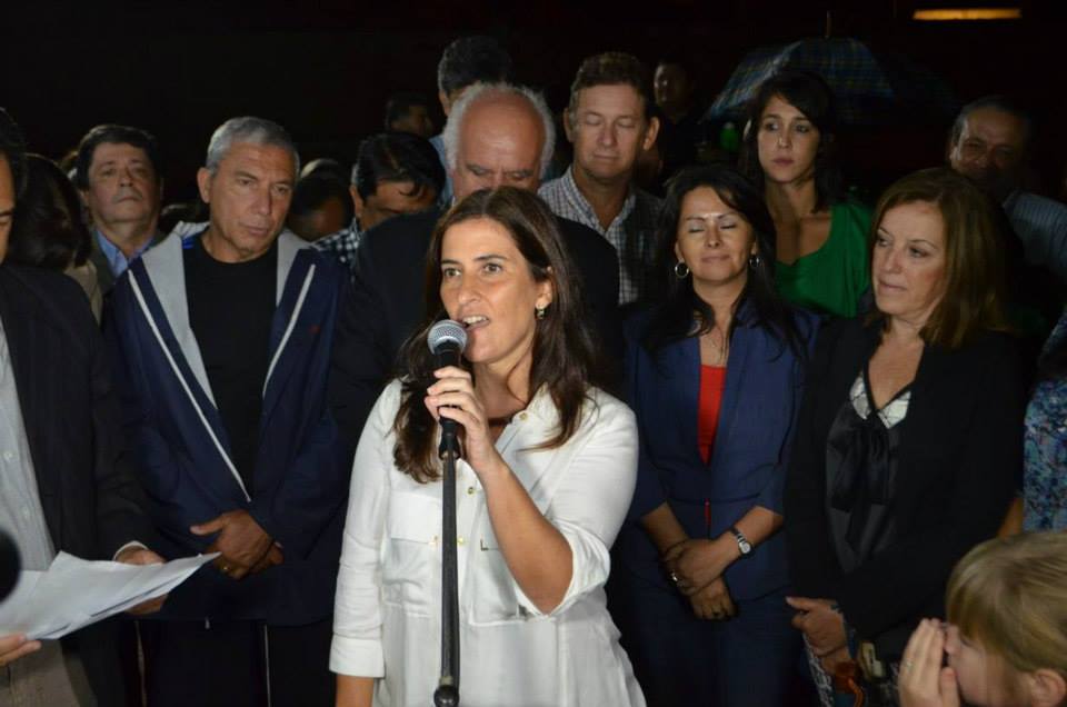 Cecilia Gortari en actividad política durante la transición de espacios partidarios
